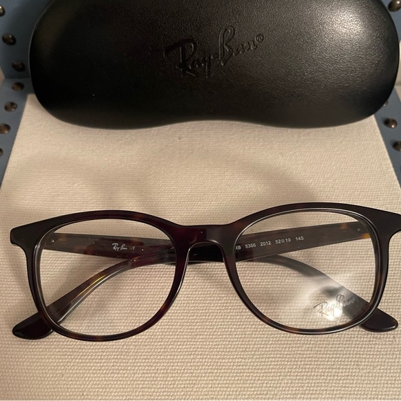 Unisex Ray Ban eyeglass in tortoise color - Picture 4 of 9